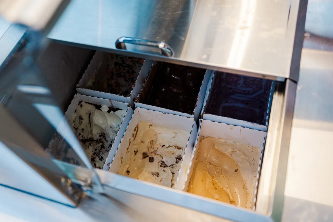 Batch 3 ice cream cart at a wedding